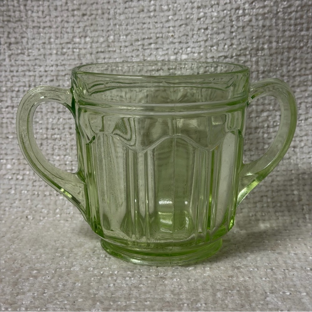 Antique Uranium Glass-Colonial Green Open
Sugar by Anchor Hocking - Picture 3 of 5